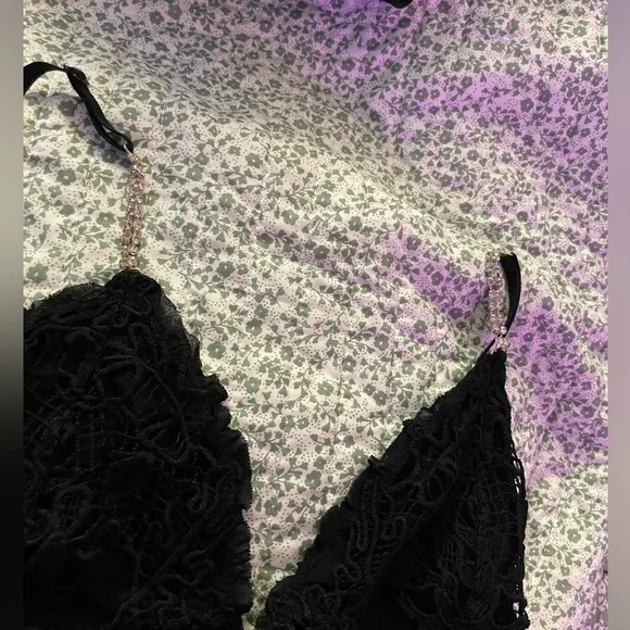 Black lacy bodysuit - Picture 7 of 8